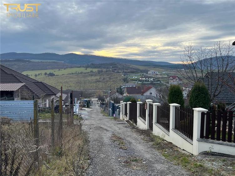 Teren intravilan de 1000 mp, în Vest