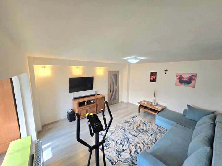 Apartament cu 3 camere în Roșu