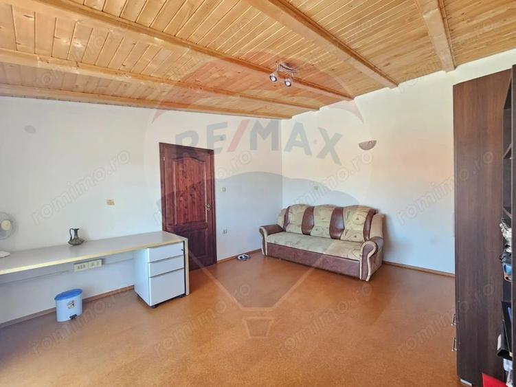 Casă cu 2 camere cu Teren 719 Mp în Central
