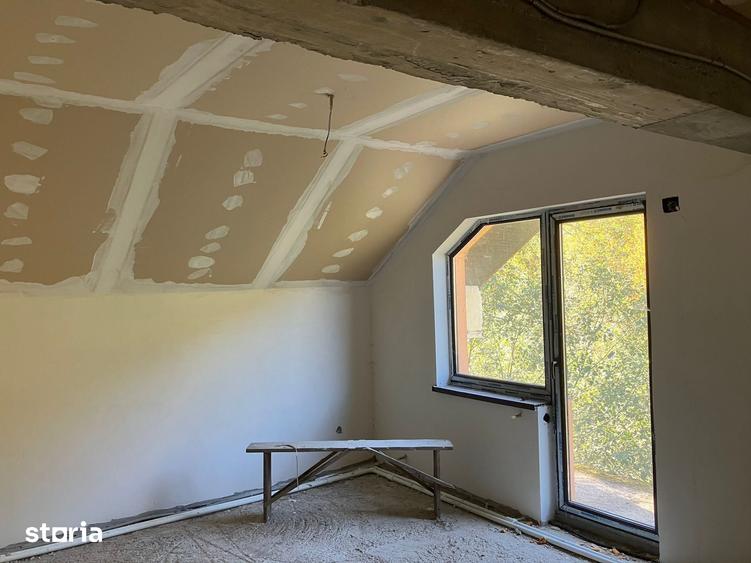Casă cu 10 camere cu Teren 900 Mp în Cârțișoara