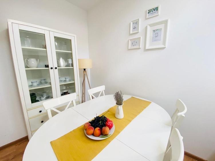 Apartament cu 4 camere semidecomandat în Central