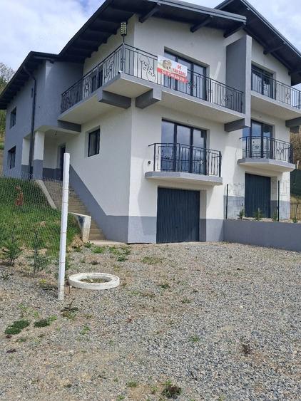 Casă cu 4 camere cu Teren 400 Mp în Exterior Vest