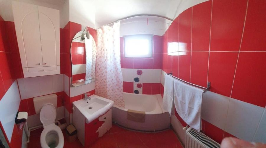 Apartament cu 2 camere decomandat în Km 4