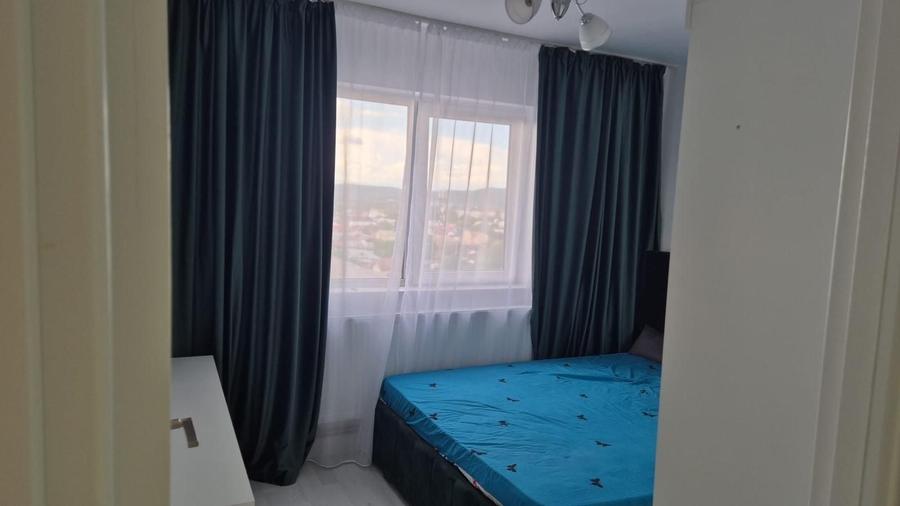 Inchiriez apartament 3 camere decomandat - 1