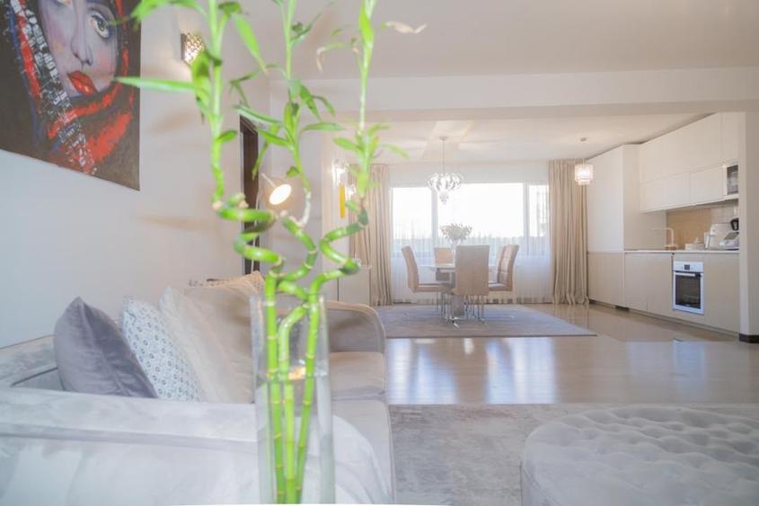 Apartament cu 3 camere decomandat, mobilat în Străulești