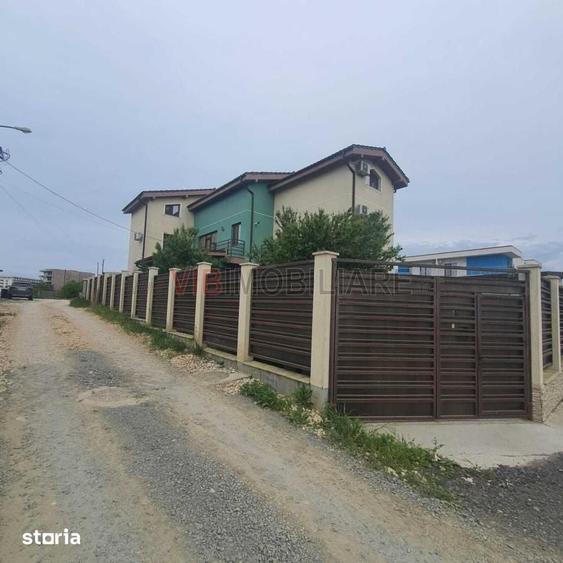 Casă cu 10 camere cu Teren 375 Mp în Central