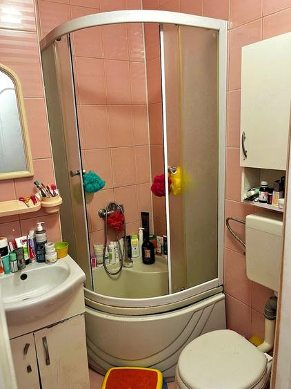 Apartament cu 4 camere semidecomandat în Micălaca