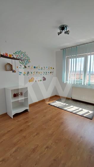 Apartament cu 3 camere decomandat, mobilat în Vasile Aaron