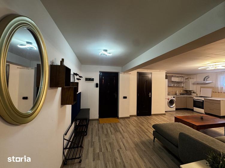 Apartament cu 3 camere semidecomandat în Borhanci