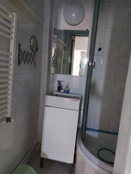 Apartament cu 3 camere decomandat în Berceni