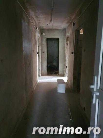 Apartament cu 4 camere de vanzare, etajul 1, str. 1 Mai - 1