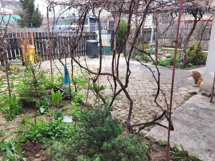 Casă cu 4 camere în Central