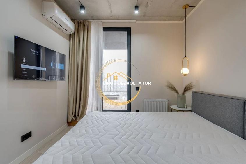 Penthouse cu 4 camere decomandat în 1 Decembrie 1918