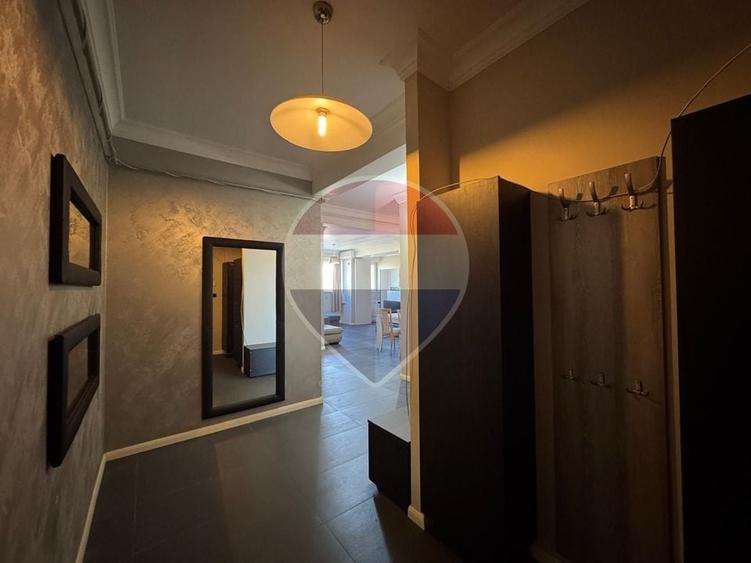 Apartament cu 3 camere semidecomandat, mobilat în UTA