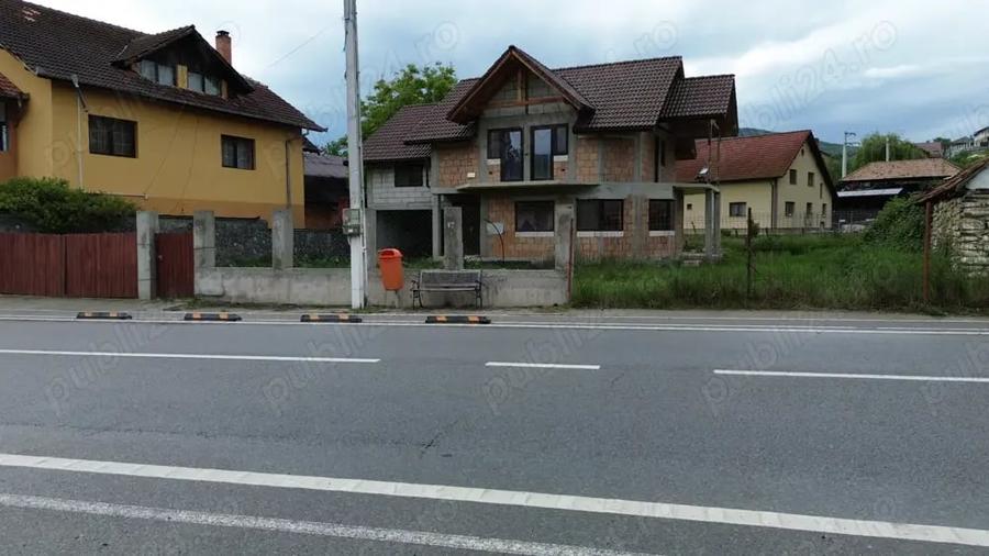 Casă cu 5 camere în Berislăvești