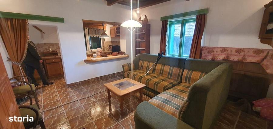 Casă cu 4 camere în Tomnatic