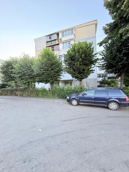 Apartament cu 3 camere decomandat în Milcov