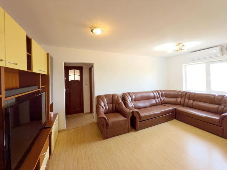 Apartament cu 3 camere semidecomandat, mobilat în Central