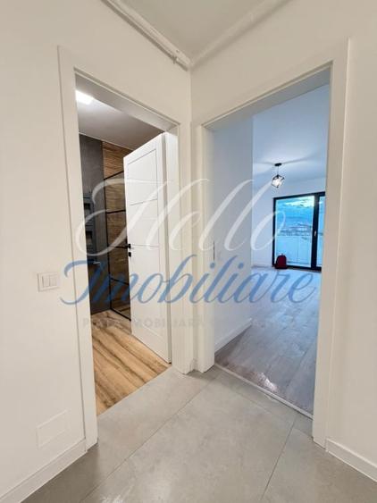 Apartament cu 3 camere semidecomandat în Florești