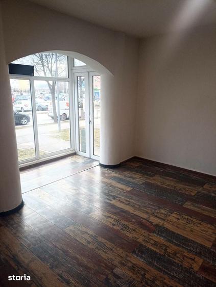 Spațiu comercial, de 64 mp, în Lenin