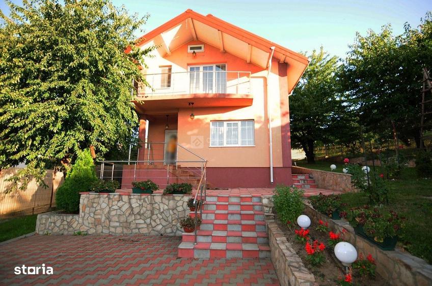 Casă cu 4 camere cu Teren 563 Mp în Bucium