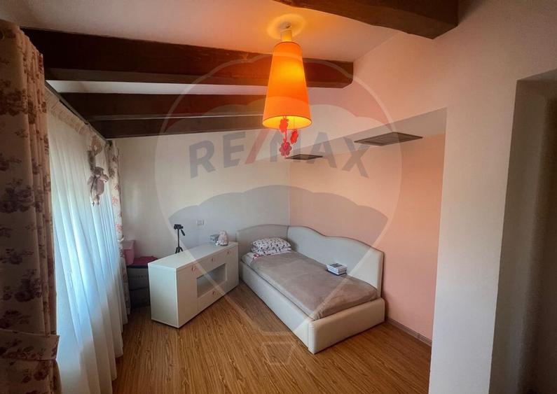 Casa / Vila cu 4 camere de vanzare - 8