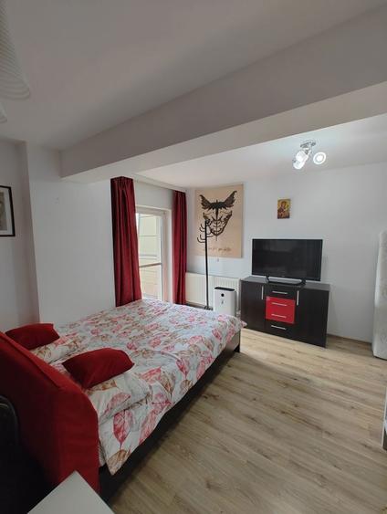 Persoana fizica vand apartament cu 2 camere mobilate & utilate langa RIVUS Piata 1 Mai - 8