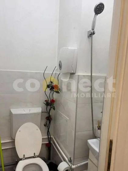 Spatiu comercial 3 incaperi, hol, 1 grup sanitar - 4