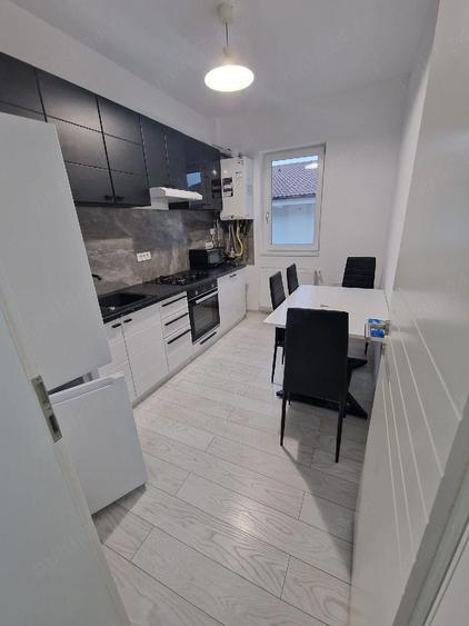 inchiriez apartament cu doua camere decomandat - 2