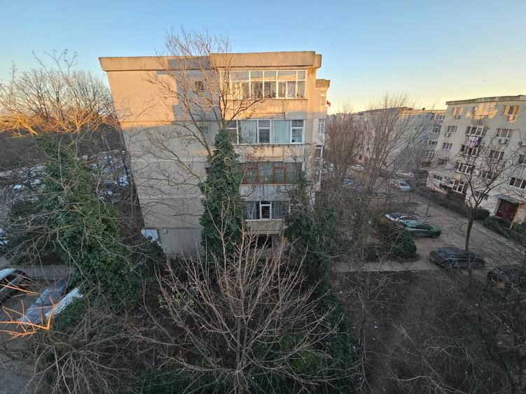 Anda 2 Camere Decomandat Necesita Renovare Bloc 1985 - 9