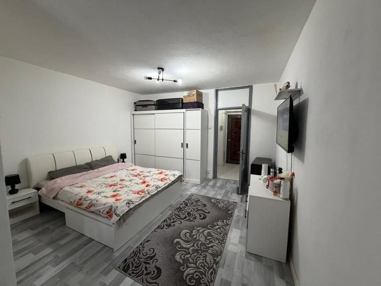 Militari, Piata Veteranilor, garsoniera 31mp, etaj 1, bloc 1980, metrou - 1