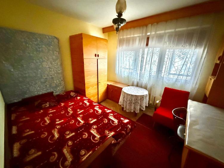 Tătărași - Posta , apartament 4 camere , decomandat , etaj 1 - 6