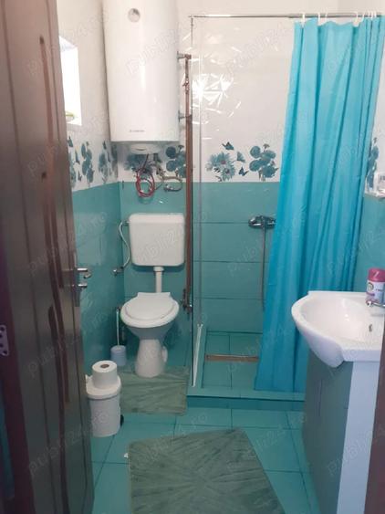 casa de vanzare in salonta zona fiverskert doua case se poate sta doua familii terenul are 975 mp - 1