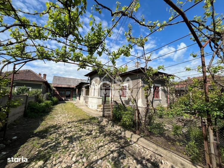 Casa la Doicesti cu teren de 1300 mp, livada si acces rapid catre Targ - 3