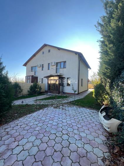 Casă tip duplex – mobilată și utilată – 4 camere-250 mp teren