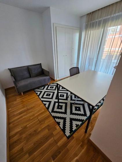 Apartament cu 3 camere decomandat în Sisești