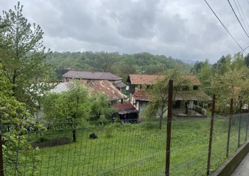 Teren intravilan, 900 (mp), zona Cornu de sus - 2