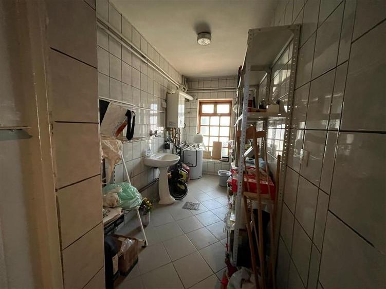 Lugoj,  Vila P+2E+M ,  656 Mp., Construiti, Posibilitate De Investitie, Zona 0 - 30