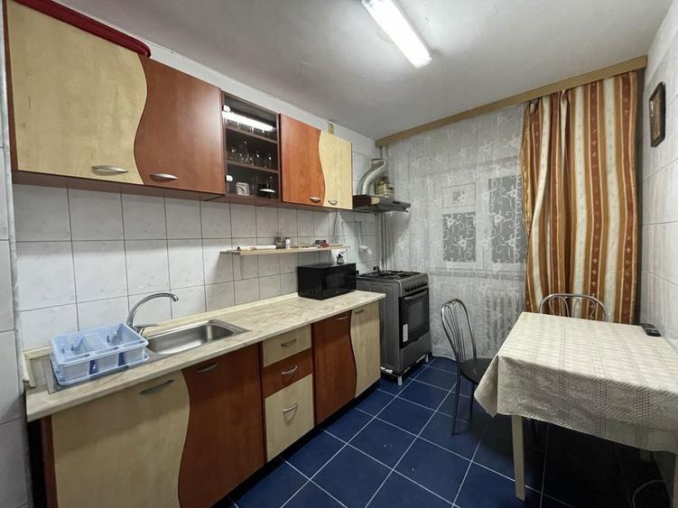 2 CAMERE Decomandat | ZONA Vitan Auchan - Calea Vitan | Sector 3 | 1982 | METROU 10-12 min, Dristor sau Mihai Bravu | PROPRIETAR - 2