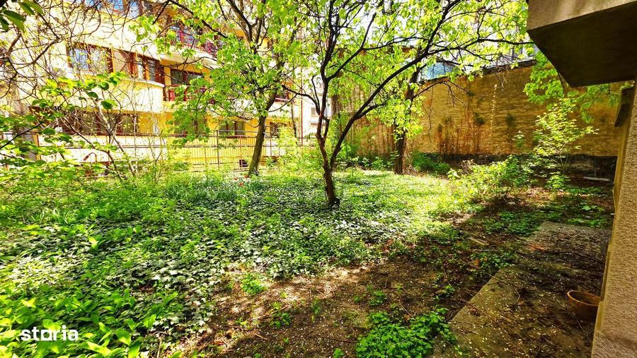 Apartament 3 camere parter in vila plus garsoniera demisol si curte. - 3