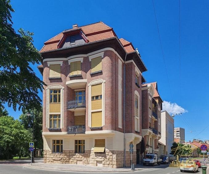 Apartament cu 2 camere de vanzare in cladire istorica - Ultracentral - 1