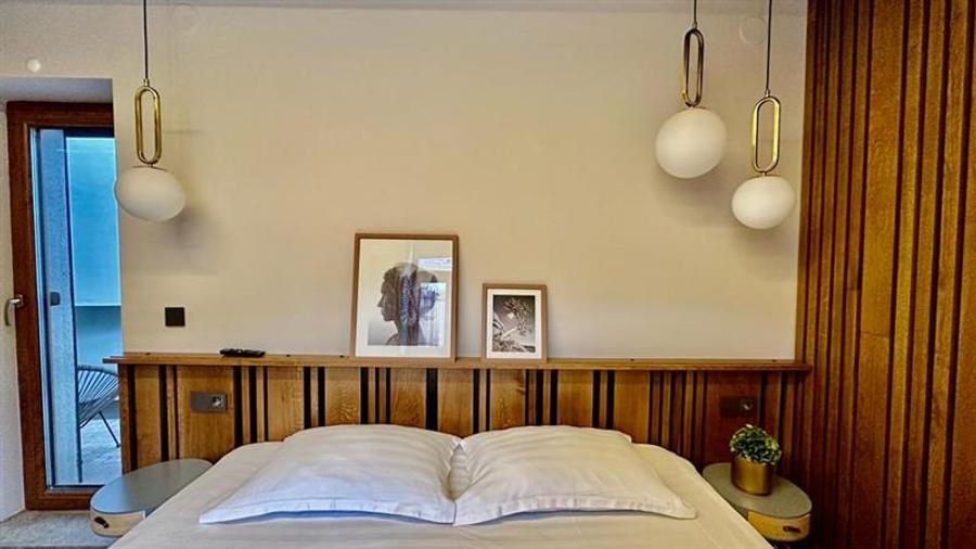 Afacere regim hotelier, doua unitati,  zona Piata Unirii-Brasov - 1