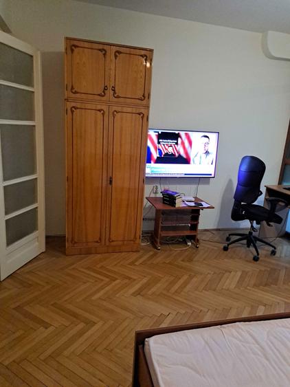 Inchiriez, pe termen lung, apartament cu 2 camere; zona ultracentrala - 6