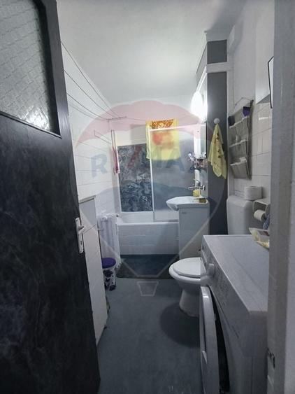 Vanzare ap 3 camere 2 bai etaj 1 complet decomandat  zona Miorita - 24