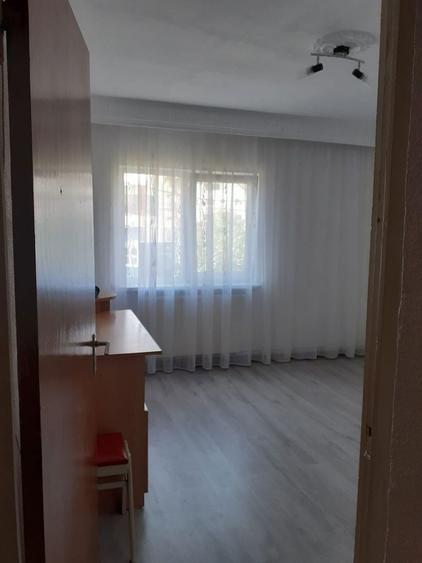 Inchiriez apartament nemobilat 2 camere Gavana 3 - 4