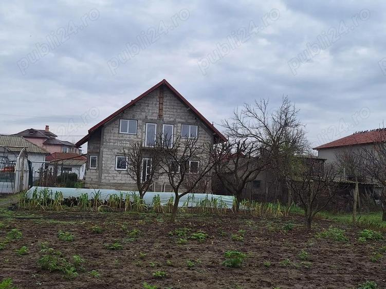 vrei o casa la tara? dar aproape de oras si mare? - 8