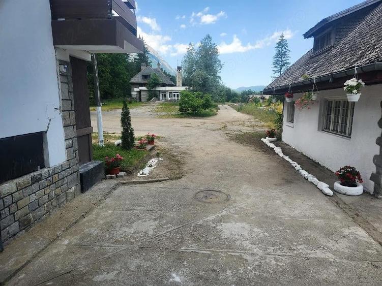 Vand camera situata in fost hotel Vadu Cerbului amplasat la iesirea din Sinaia spre Bu?teni. - 1