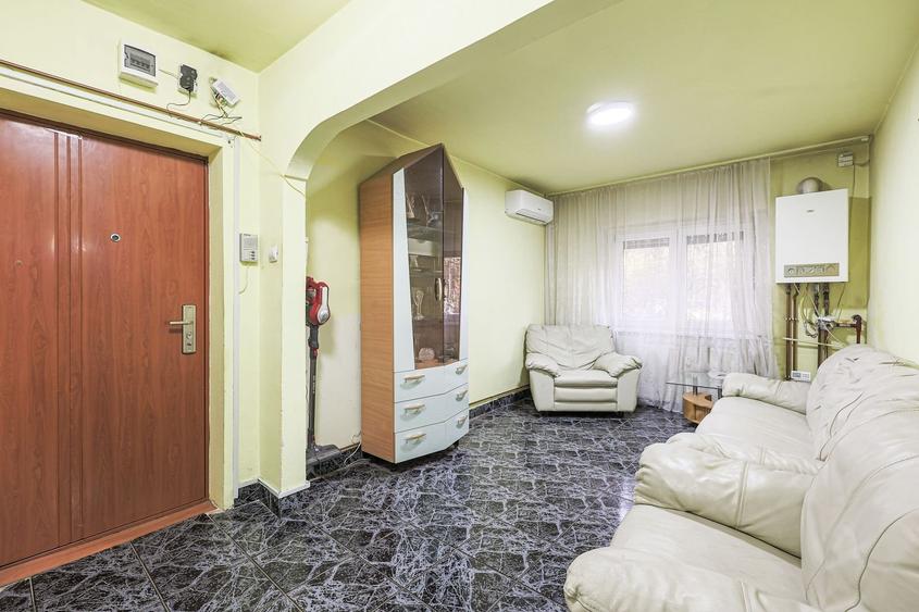 Apartament foarte spațios cu 5 camere la parter in Micalaca Comision 0 - 3