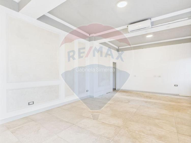 Spatiu comercial 45 mp - Intersectie, Vad excelent - Damaroaia