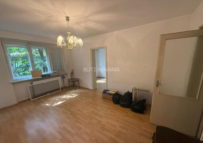 Apartament spatios cu 4 camere, etaj 1 - decomandat, zona Sa Apartament spatios cu 4 camere, etaj 1 - decomandat, zona Sa